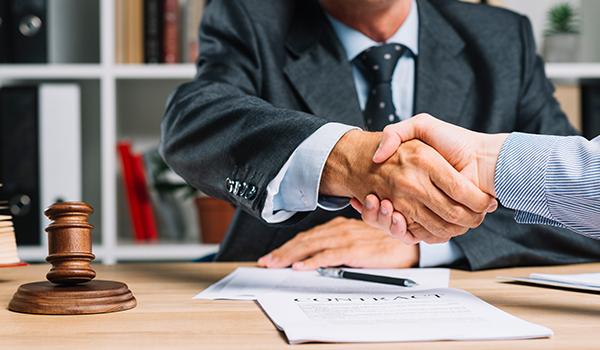 Online VS Offline patent attorney handshaking with inventor